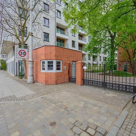 Апартаменти Lokum Vena With Terrace & Parking By Renters