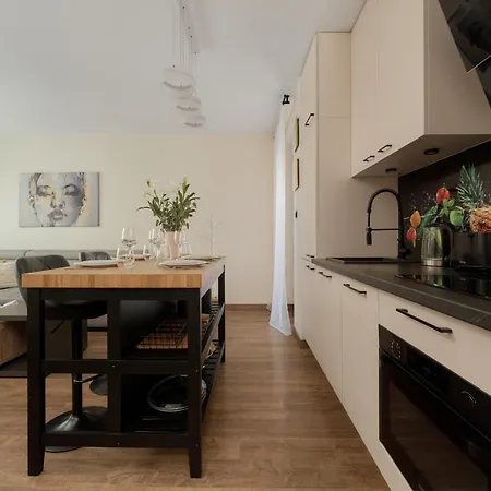 Lokum Vena With Terrace & Parking By Renters 아파트