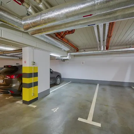 Lokum Vena With Terrace & Parking By Renters شقة فروتسواف